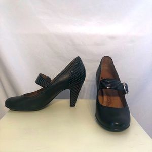 Sofft comfortable black leather heels